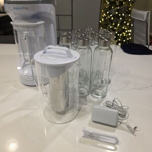 Aqua Water Filtration System with Clear and White Design